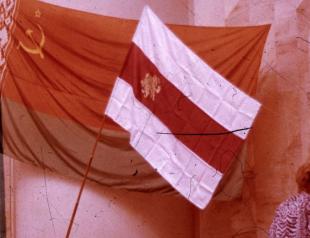 ¿Por qué los bielorrusos están tan furiosos por hablar de cambiar la bandera?