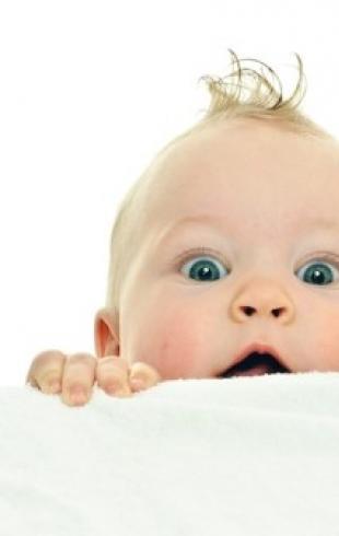 बच्चे के जीवन का सातवां महीना: विकास, पोषण, नींद, दांत, चलना, बोलना