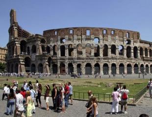Koloseum, legendárny amfiteáter v Ríme Koloseum z histórie starovekého Ríma